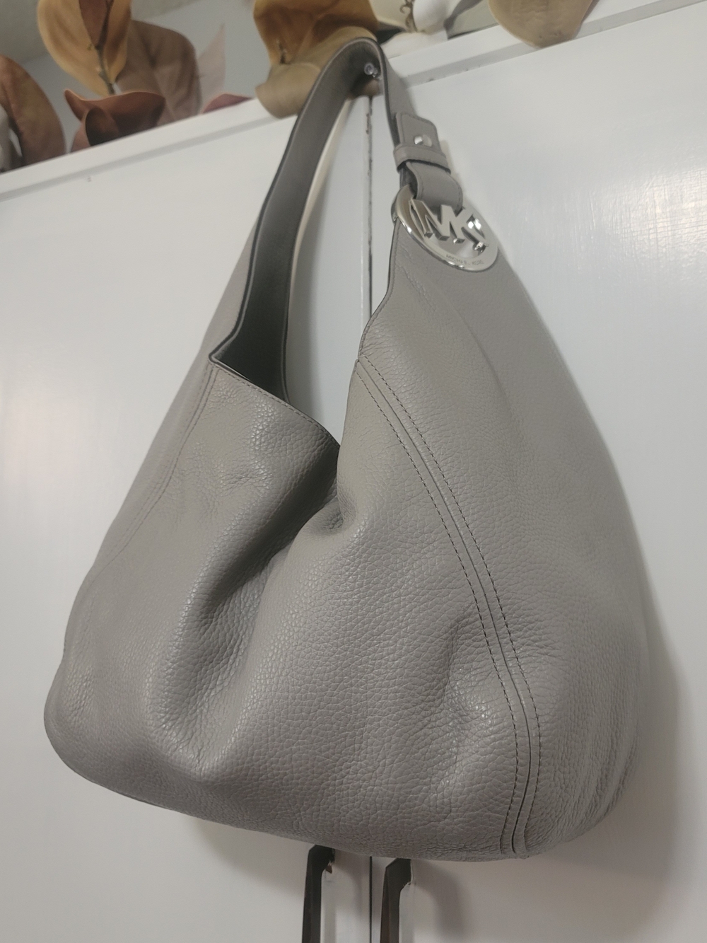 Michael Kors Pebbled Leather Hobo Bag in Light Gray with Silver MK Charm - Picture 4 of 9